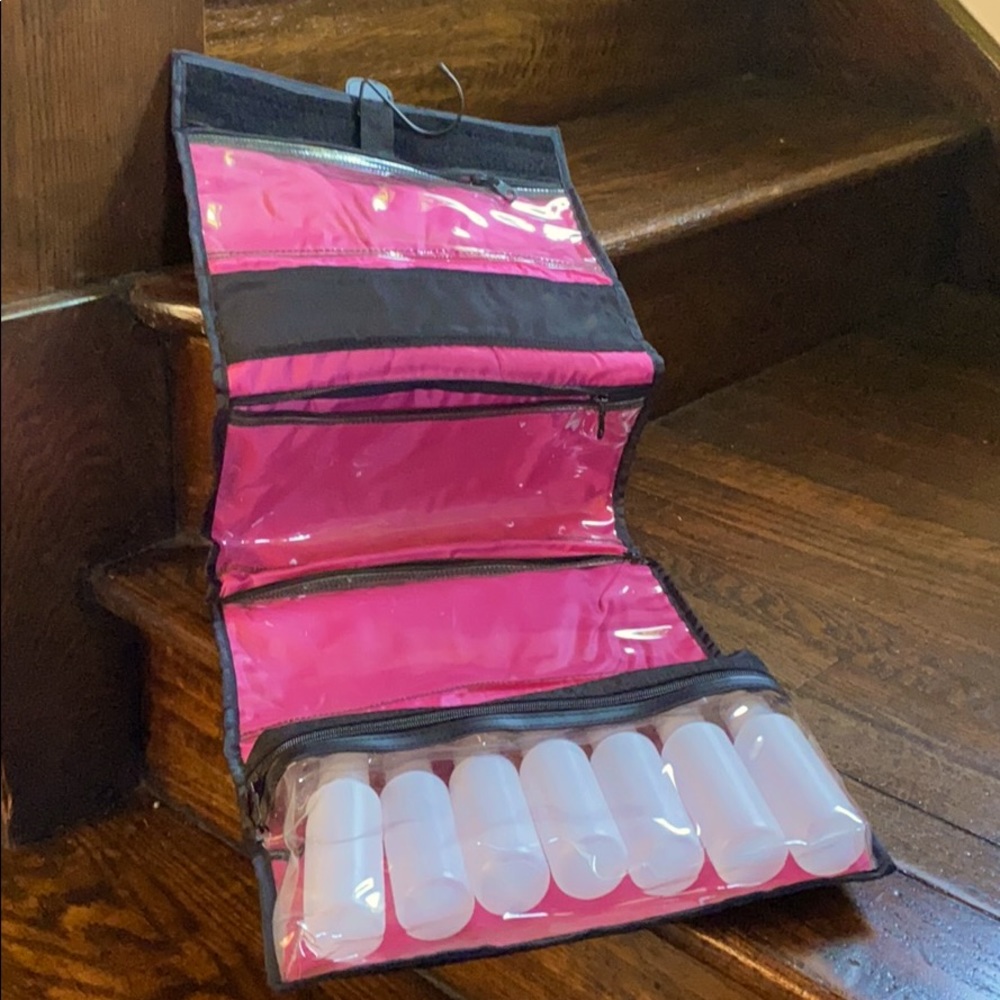 NWOT - Hanging toiletry Bag